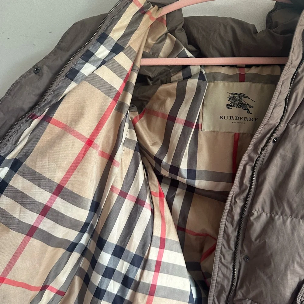 Burberry women’s puffer jacket size M - Picture 3 of 9